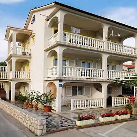 Zora Apartment Lopar